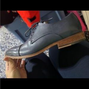 Men’s 8.5 Kenneth Cole navy dress shoe